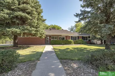 207 Orchard Dr, Bellevue, NE 68005