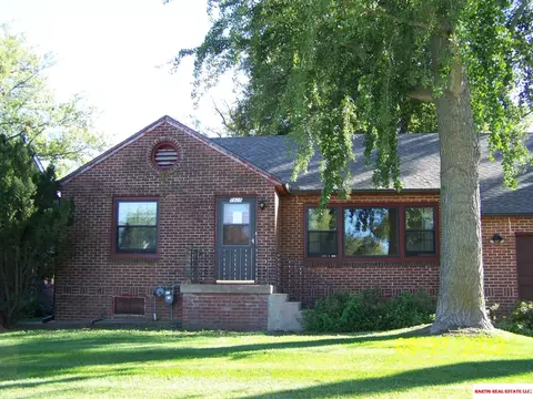 1821 Lincoln St, Beatrice, NE 68310