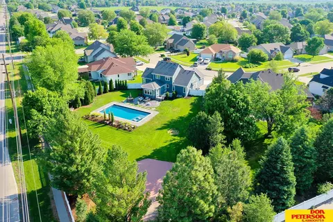 719 Day Dr, Fremont, NE 68025