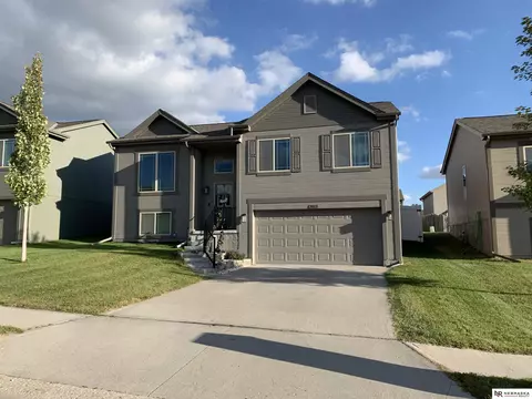 9163 Hannover St, Omaha, NE 68122