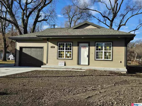 4546 N 16th St, Omaha, NE 68110