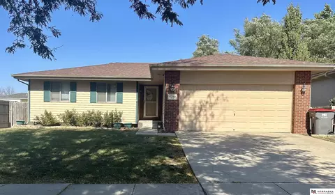 5220 W Partridge Ln, Lincoln, NE 68528