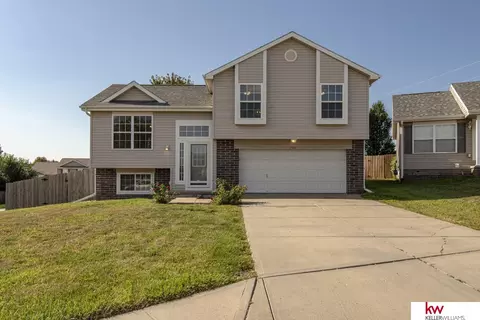 17901 Gertrude Cir, Omaha, NE 68136
