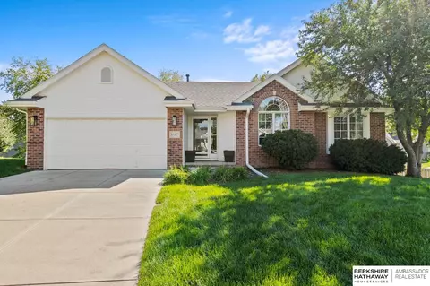 15327 Parker Cir, Omaha, NE 68154