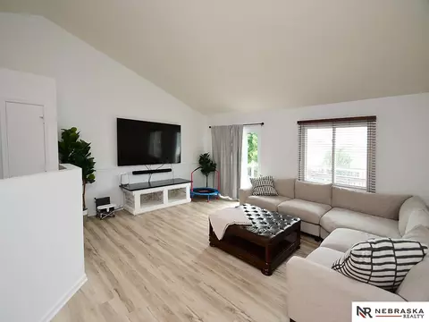 19406 V St, Omaha, NE 68135