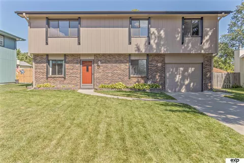 15306 Z St, Omaha, NE 68137