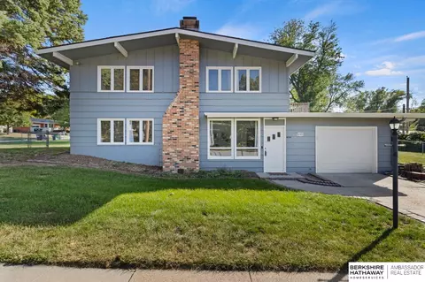 8103 Templeton Dr, Omaha, NE 68134