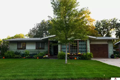 2611 Coventry Ct, Lincoln, NE 68512