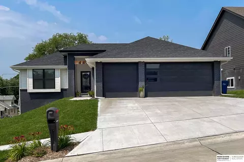 447 Eastwood Dr, Louisville, NE 68037
