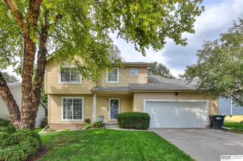 17658 J St, Omaha, NE 68135