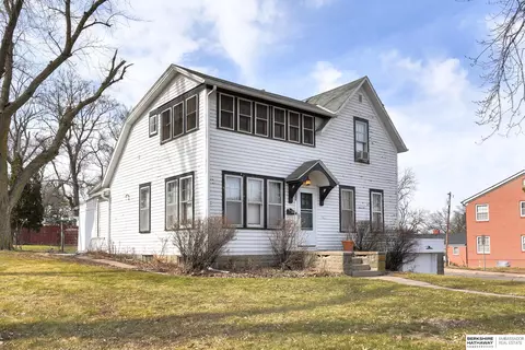 3926 N 52 St, Omaha, NE 68104