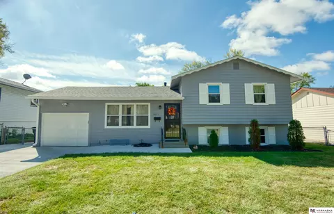 6711 Crown Point Ave, Omaha, NE 68104