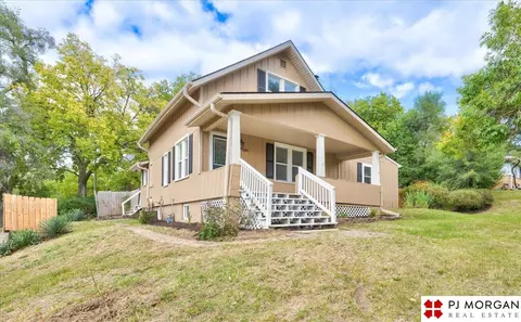3320 King St, Omaha, NE 68112
