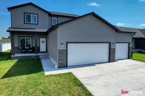 338 N 104 St, Lincoln, NE 68527