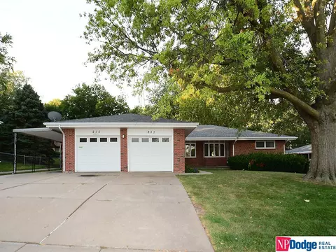 211 215 Lakewood Dr, Lincoln, NE 68510