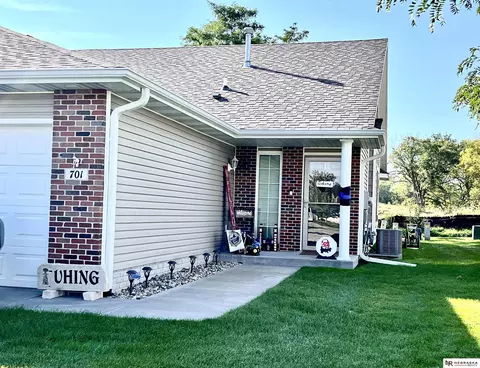 701 Carlton Dr, Lincoln, NE 68512