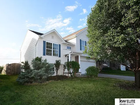 8805 Kimball St, Omaha, NE 68122