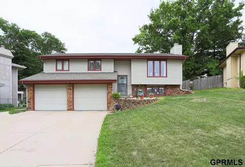 7525 Hayes Cir, Ralston, NE 68127