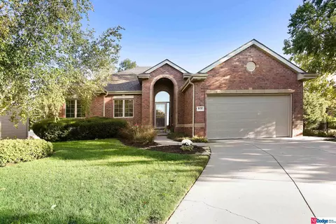 8132 Hunters Ridge Rd, Lincoln, NE 68516