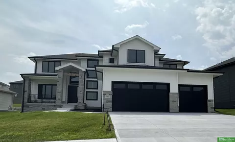19019 Sycamore Dr, Gretna, NE 68028