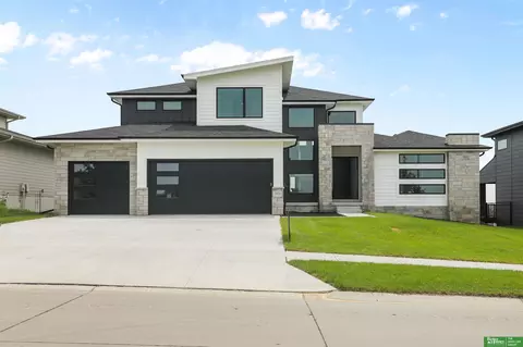 3521 S 215th St, Elkhorn, NE 68022