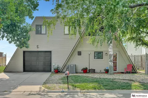 262 W Lakeshore Dr, Lincoln, NE 68528