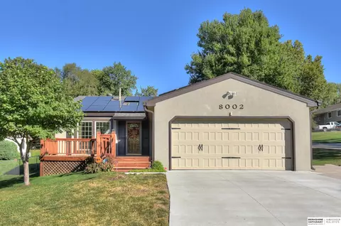 8002 Arlington Dr, Omaha, NE 68134