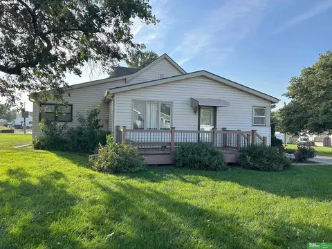 380 S 6th St, Springfield, NE 68059