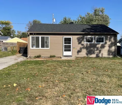 3239 S 40 St S, Omaha, NE 68105