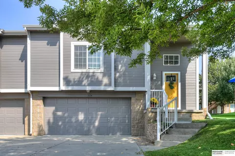 1114 Gold Coast Dr, Papillion, NE 68046
