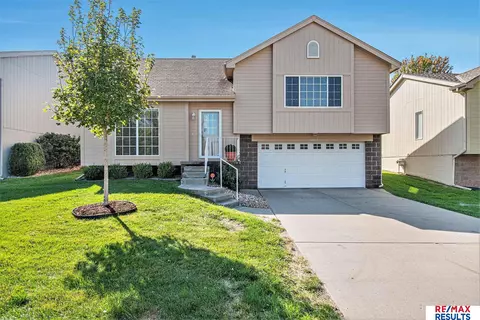 14467 Locust St, Omaha, NE 68116