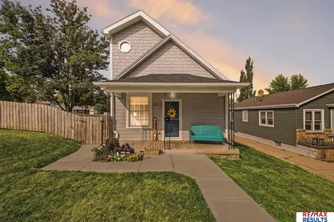 2622 S 38 St, Omaha, NE 68105