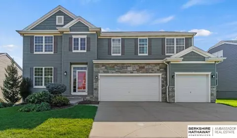 11157 Sherman St, Papillion, NE 68046