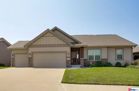 4704 N 205 Ave, Omaha, NE 68022