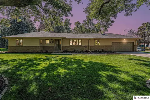 11933 Skylark Dr, Omaha, NE 68144