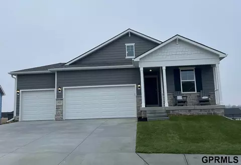 19128 Murray Trl, Gretna, NE 68028