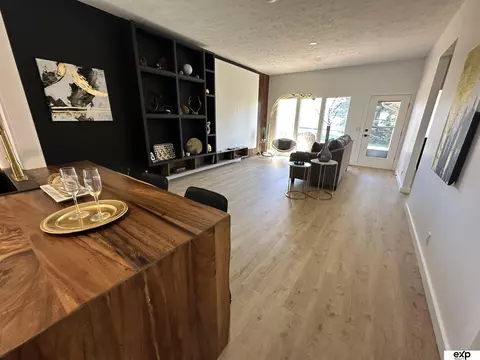 20207 Veterans Dr, Omaha, NE 68022