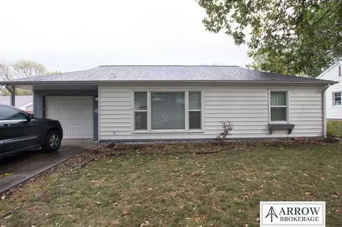 230 S 46 St, Lincoln, NE 68510