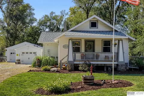 204 S Park Ave, Valley, NE 68064