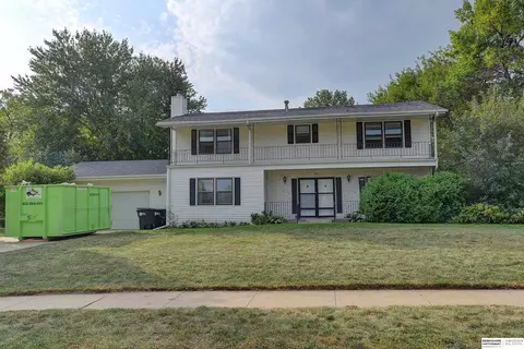 9817 Charles St, Omaha, NE 68114