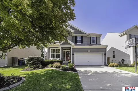 8828 S 163 St, Omaha, NE 68136