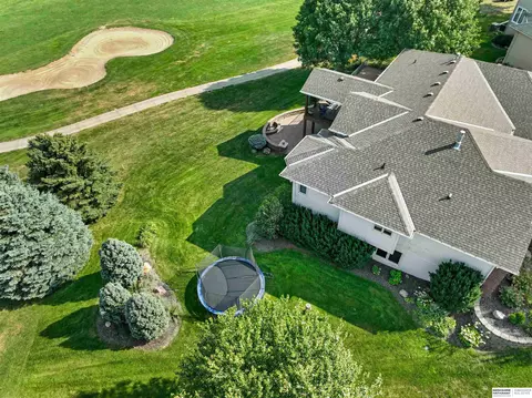 2711 Northwood Cir, Papillion, NE 68133