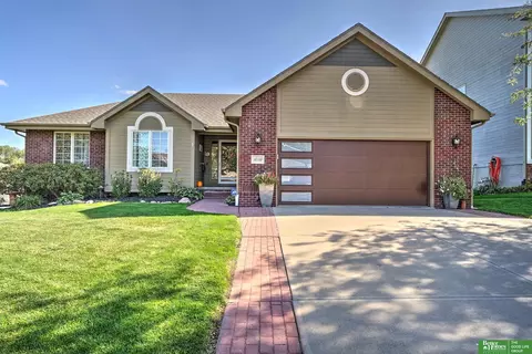15113 Edna St, Omaha, NE 68138