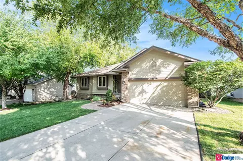 16916 L Cir, Omaha, NE 68135