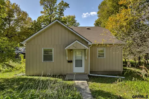 5102 N 40th St, Omaha, NE 68111