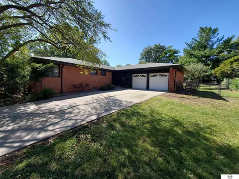 1801 Skyline Dr, Lincoln, NE 68506