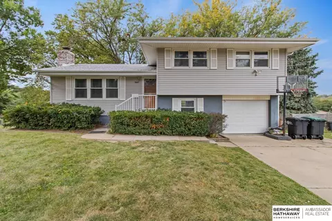 7647 Windsor Dr, Omaha, NE 68114