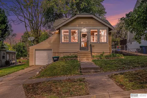 4552 Charles St, Omaha, NE 68132