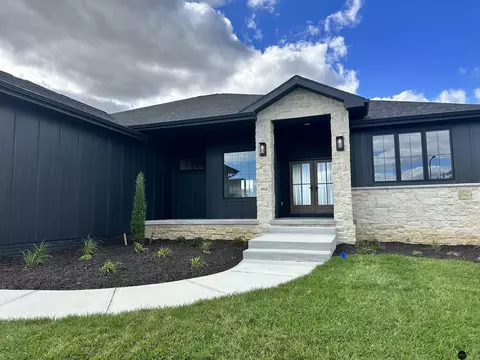 3944 S 211 St, Elkhorn, NE 68022