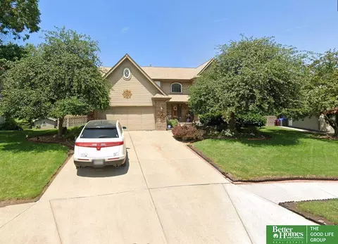 902 Hickory Hill Rd, Papillion, NE 68046